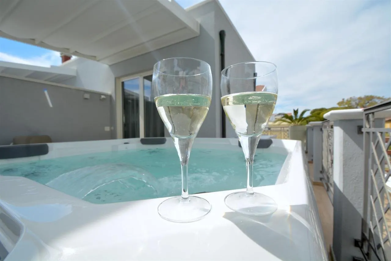Prime Blue Suite - Appartamenti Con Jacuzzi Privata Riccione Aparthotel